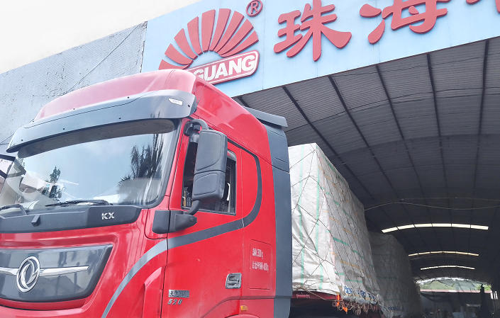 【多圖】珠海精廣為湖南客戶定制的多臺灌裝機及食用油包裝設備裝車發(fā)貨