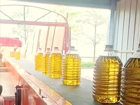 聊聊自動(dòng)裝車設(shè)備對食用油行業(yè)的作用