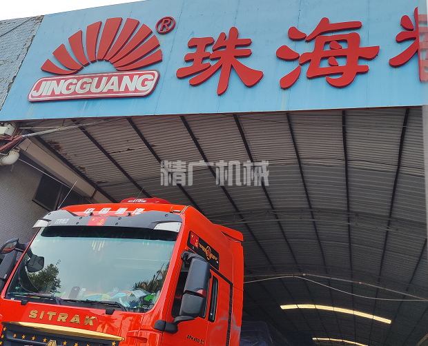 廣西客戶定制的整條灌裝生產(chǎn)線設備今日裝車發(fā)貨